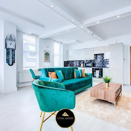 Stylish 1 Bed By Livra Estate Short Lets & Serviced With Free Parking