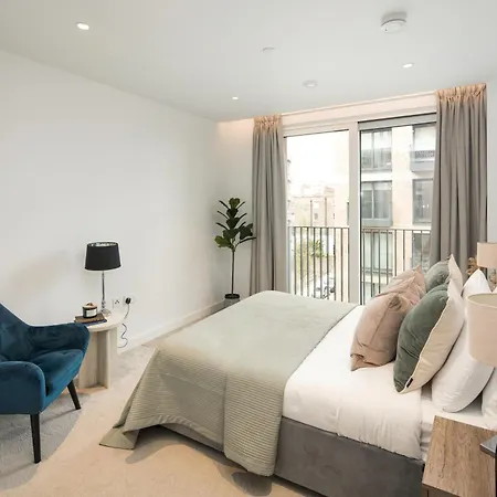 Beautiful In With Balcony-covent Gardens * Londres