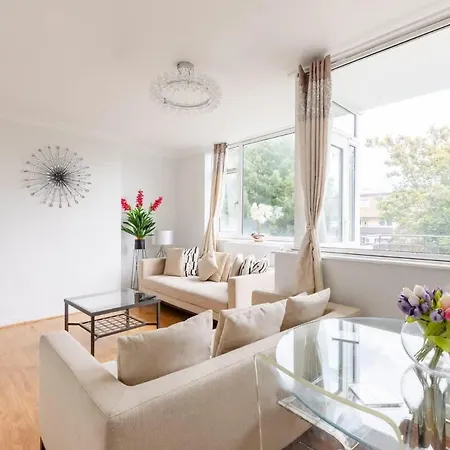 Cosy 3 Bed Flat Near London's Highlights Ferienhaus *