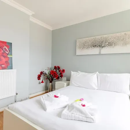Ferienhaus Cosy 3 Bed Flat Near London's Highlights London