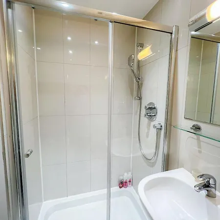 3 Bedroom With Private Terrace In Pimlico, Westminster, Victoria *
