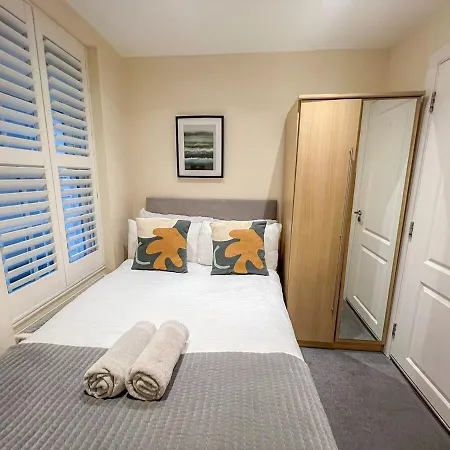 3 Bedroom With Private Terrace In Pimlico, Westminster, Victoria Londra