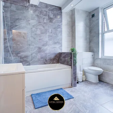 Stylish 1 Bed By Livra Estate Short Lets & Serviced With Free Parking