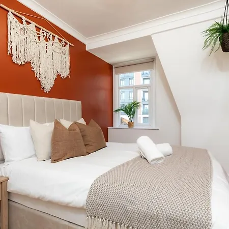 Hyde Park Designer Serviced With A/c Apartment London