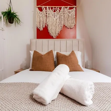 Hyde Park Designer Serviced With A/c Apartment London