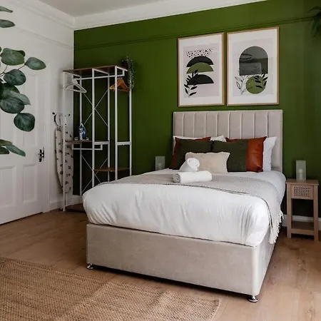 Apartment Hyde Park Designer Serviced With A/c London