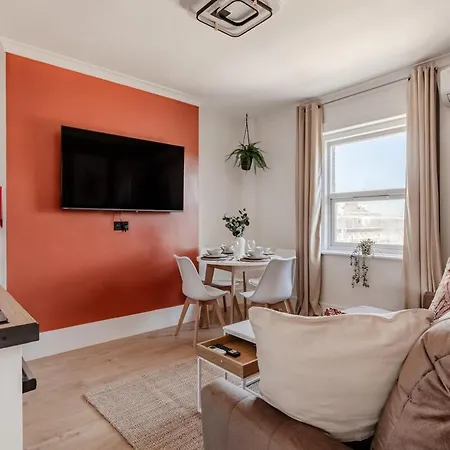 Hyde Park Designer Serviced With A/c Apartment London
