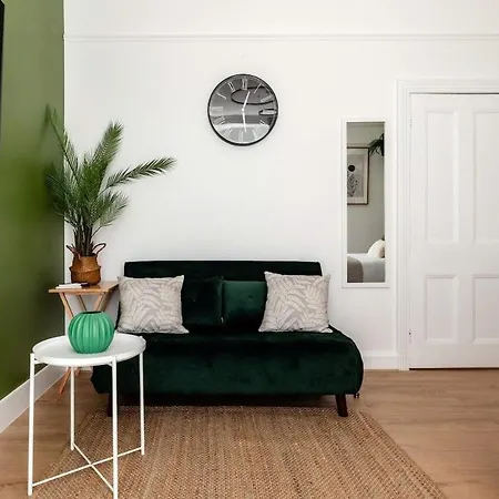 Hyde Park Designer Serviced With A/c