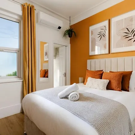 Hyde Park Designer Serviced With A/c Apartment