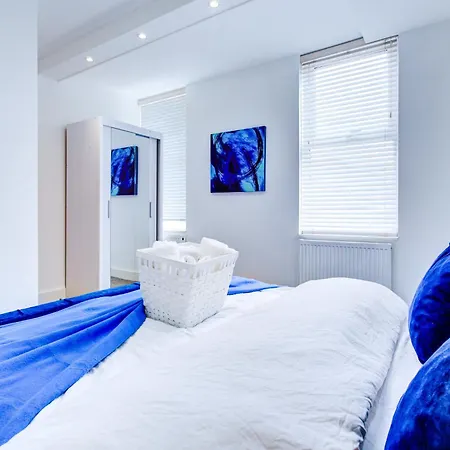 Stylish 1 Bed By Livra Estate Short Lets & Serviced With Free Parking サットン