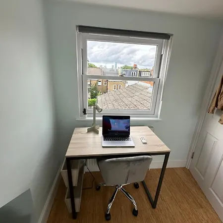 Private Double And Bathroom Zone 3 West Free Parking * London