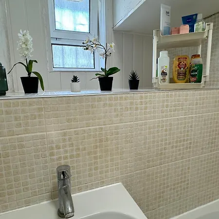 Lovely 1bedroom For 6ppl In Whitechapel, 1min Away To Dlr Station Apartamento