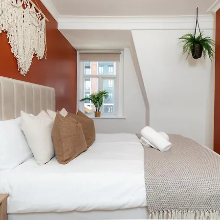 Hyde Park Designer Serviced With A/c Apartment London
