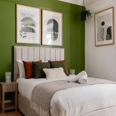 Hyde Park Designer Serviced With A/c Apartment *