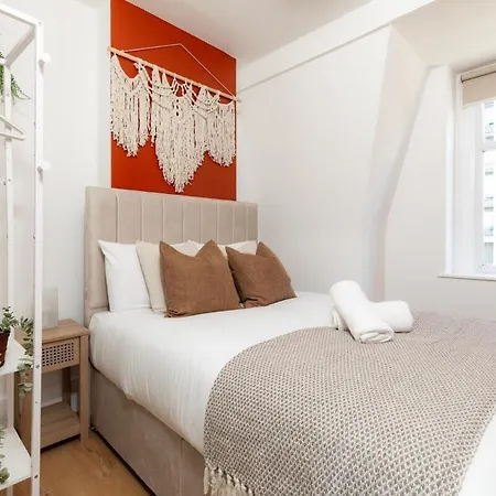 Hyde Park Designer Serviced With A/c