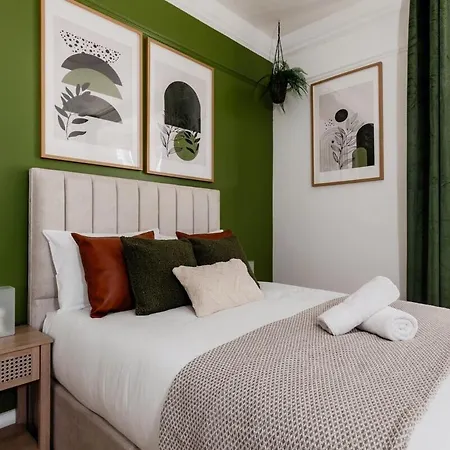 Apartment Hyde Park Designer Serviced With A/c London