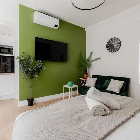 Hyde Park Designer Serviced With A/c *