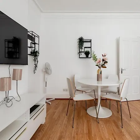 Hyde Park Designer Serviced With A/c Apartment London