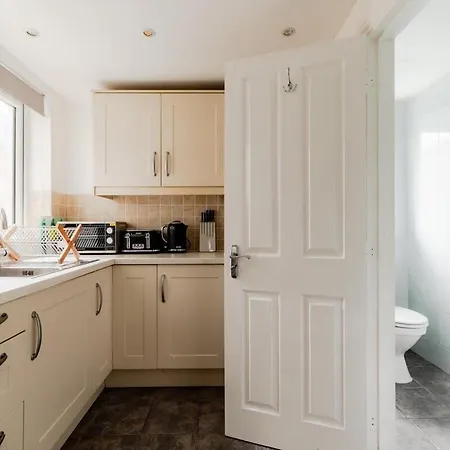 Apartment Hyde Park Designer Serviced With A/c *