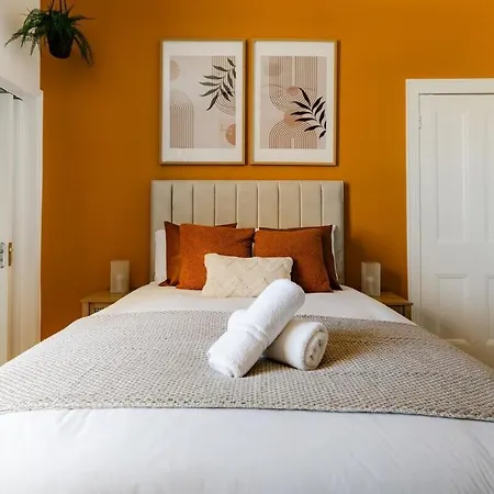 Hyde Park Designer Serviced With A/c