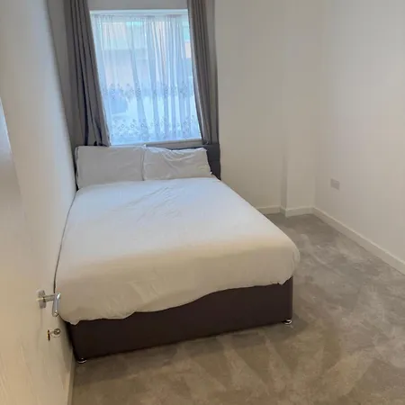Apartamento Brand New Three Bedroom Luxury In Harrow