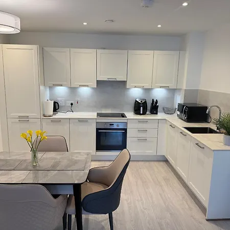 Brand New Three Bedroom Luxury In Harrow Apartamento Hatch End