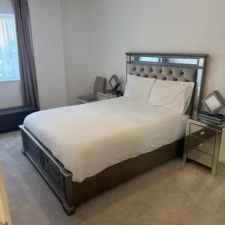 Apartamento Brand New Three Bedroom Luxury In Harrow