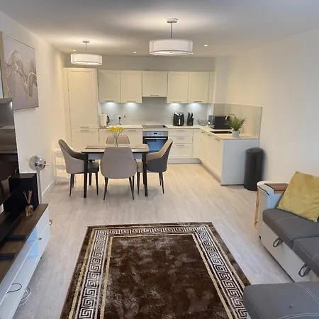 Apartamento Brand New Three Bedroom Luxury In Harrow