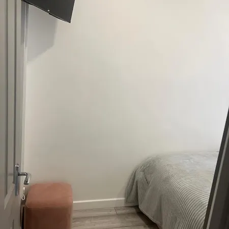 Fully Furbished Entire Flat 2 Apartment