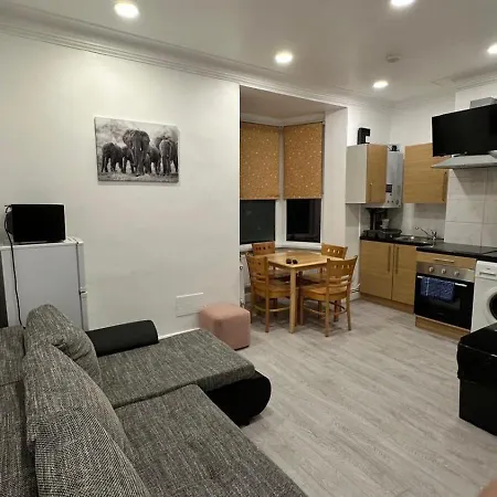 Fully Furbished Entire Flat 2 * London