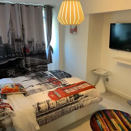 Lovely Spacious Next Hyde Park