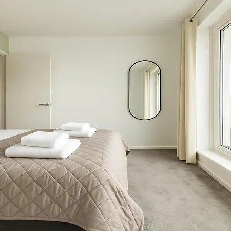 2 Bed In Canary Wharf * London