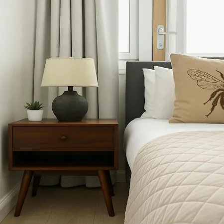 Apartment 2 Bed In Canary Wharf *