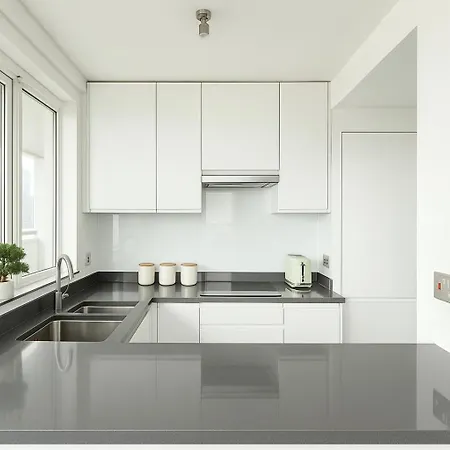 2 Bed In Canary Wharf London