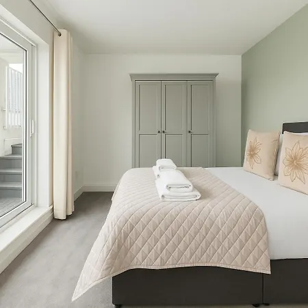 Apartment 2 Bed In Canary Wharf *