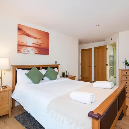 Big Flat Close To Big Ben * London