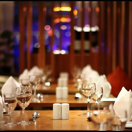 The Continental Hotel, Heathrow Hotel 4*