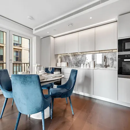 Luxury Sky Scraper Building Modern 2 Bedroom Next To Westfield Shopping Mall London!