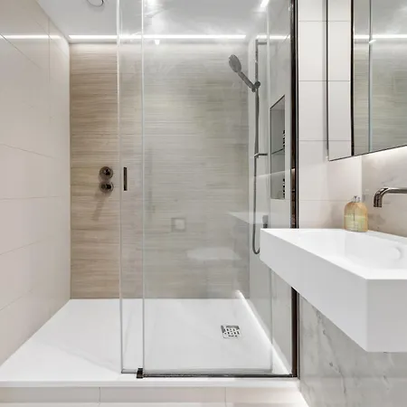 Luxury Sky Scraper Building Modern 2 Bedroom Next To Westfield Shopping Mall London! Apartamento
