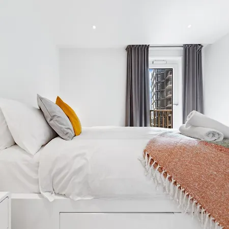 Luxury Sky Scraper Building Modern 2 Bedroom Next To Westfield Shopping Mall London! Apartamento