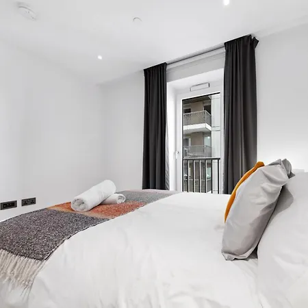 Luxury Sky Scraper Building Modern 2 Bedroom Next To Westfield Shopping Mall London! * Londres