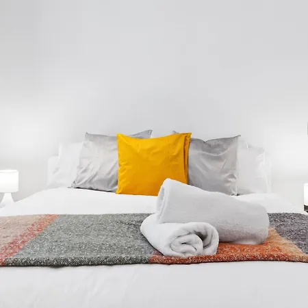 Luxury Sky Scraper Building Modern 2 Bedroom Next To Westfield Shopping Mall London! Londres