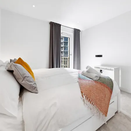 Apartamento Luxury Sky Scraper Building Modern 2 Bedroom Next To Westfield Shopping Mall London! Londres