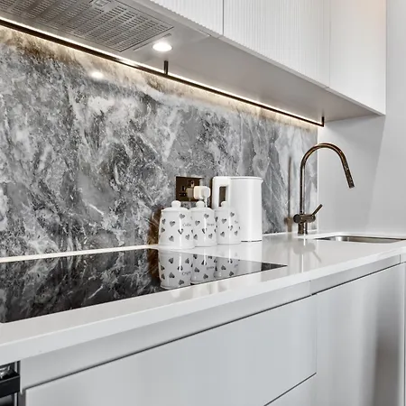 Luxury Sky Scraper Building Modern 2 Bedroom Next To Westfield Shopping Mall London! * Londres