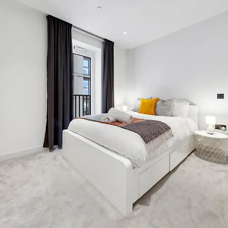 Luxury Sky Scraper Building Modern 2 Bedroom Next To Westfield Shopping Mall London! *