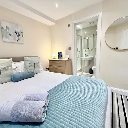 3 Bedroom With Private Terrace In Pimlico, Westminster, Victoria Londra