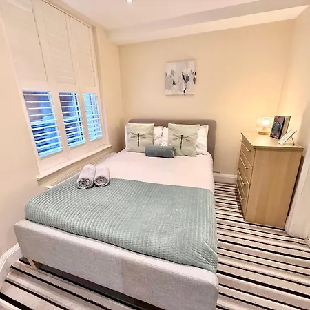3 Bedroom With Private Terrace In Pimlico, Westminster, Victoria *