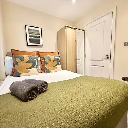 3 Bedroom With Private Terrace In Pimlico, Westminster, Victoria