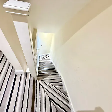 3 Bedroom With Private Terrace In Pimlico, Westminster, Victoria *