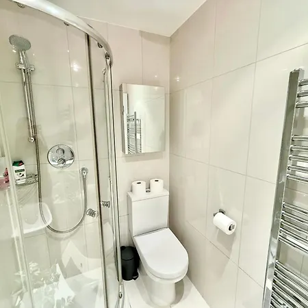 3 Bedroom With Private Terrace In Pimlico, Westminster, Victoria Londra